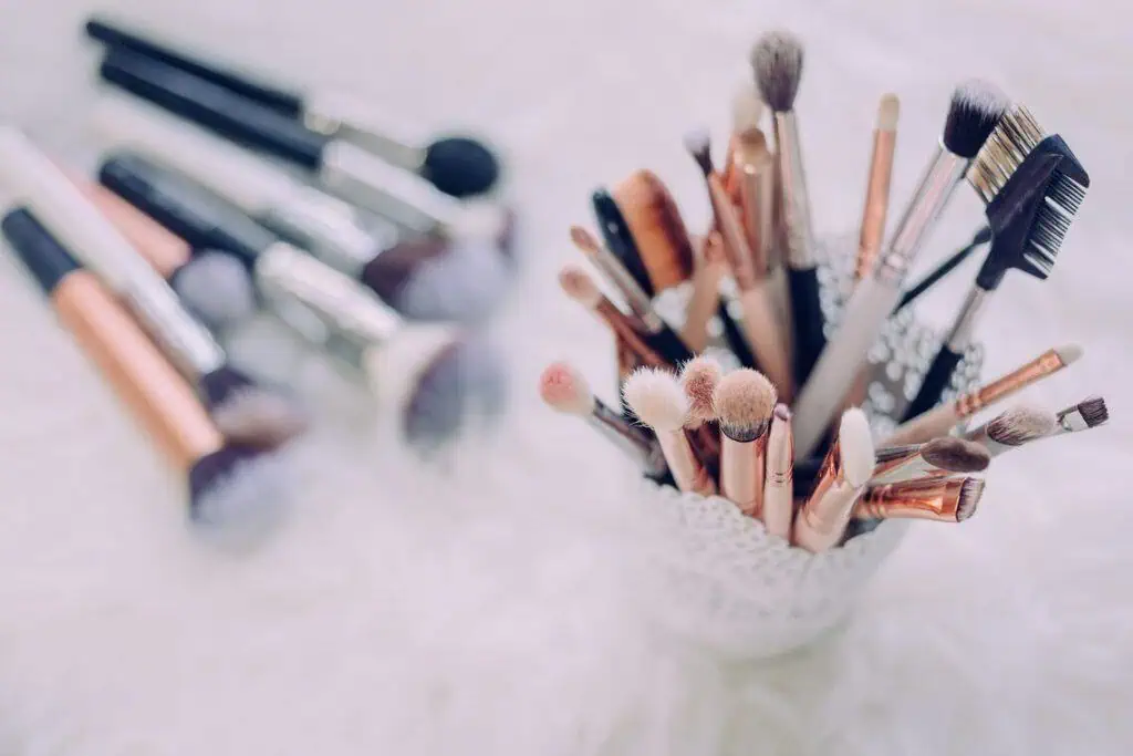 ckst3lkry1si7aaew7k8oxyqt-top-9-things-to-know-about-cosmetics-to-canada.full