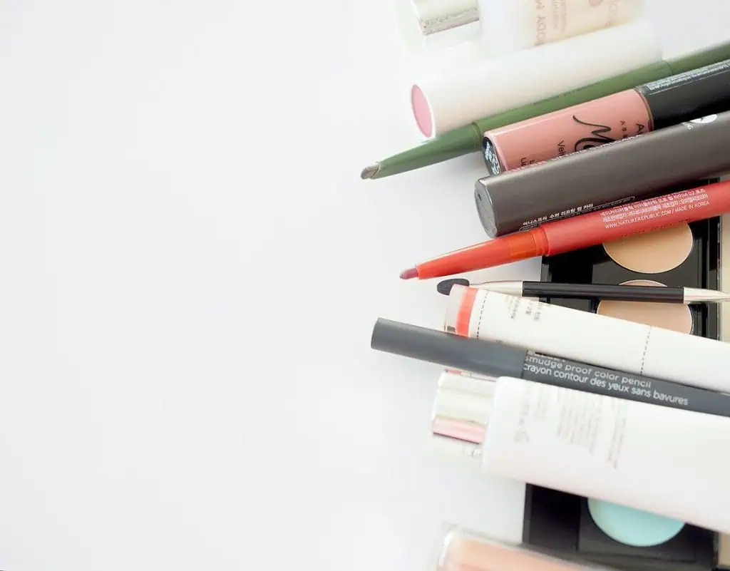ckwyec5qb09avd5ewgrjylh4j-shipping-cosmetics-to-china.full